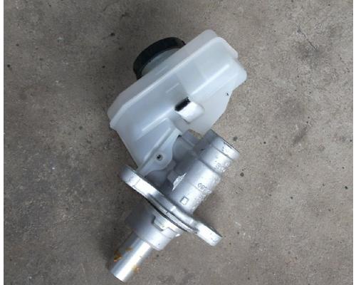 INFINITI INFINITI M35 Brake Master Cylinder