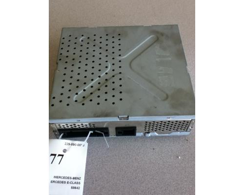 MERCEDES-BENZ MERCEDES E-CLASS AV Equipment