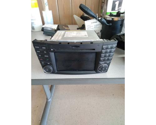 MERCEDES-BENZ MERCEDES E-CLASS AV Equipment