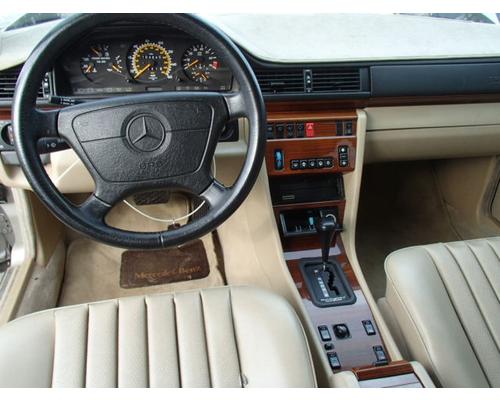 MERCEDES-BENZ MERCEDES E-CLASS Console