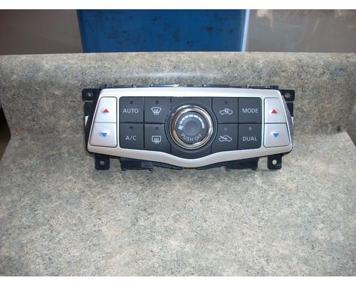 NISSAN MAXIMA Temperature Control