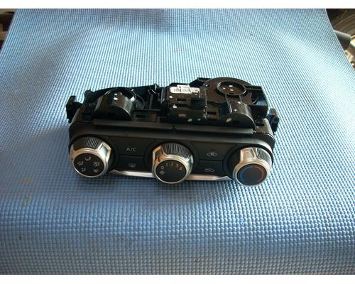 NISSAN VERSA Temperature Control